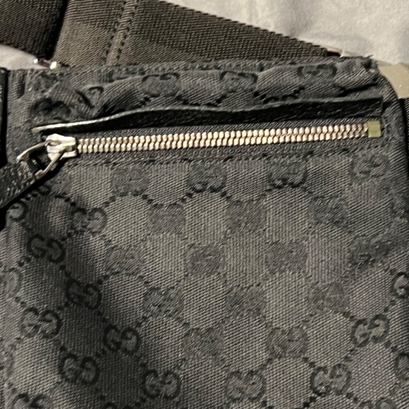 Authentic Black gucci belt bag - Picture 4 of 13